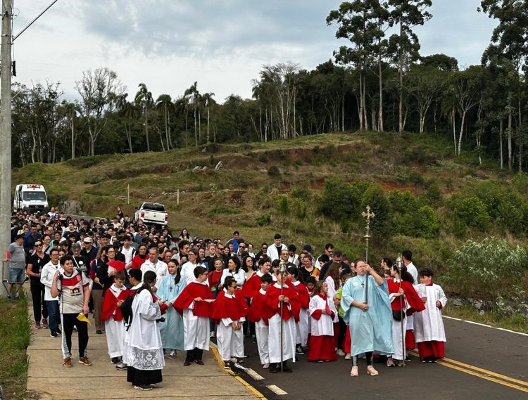 Romaria Vocacional dos Jovens reúne cerca de 300 pessoas em Encantado
