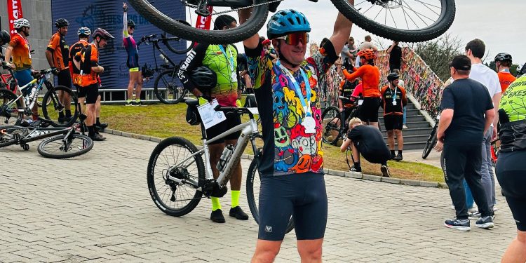 Seiscentos ciclistas percorrem 52 km até o Cristo Protetor no 1º Desafio da Fé