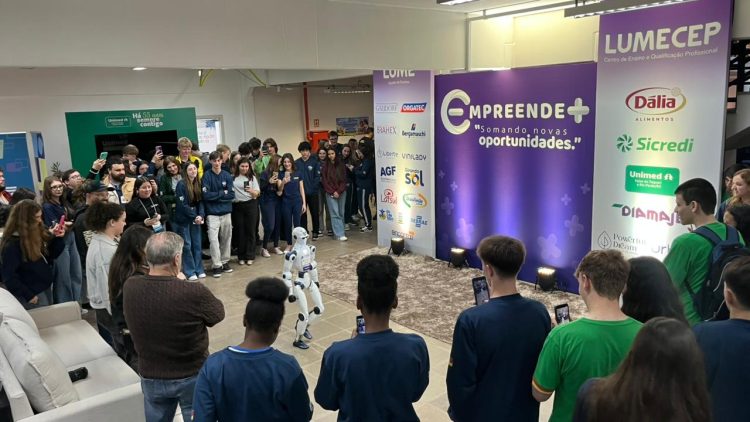 Através do LUMESE, Empreende + reúne 500 estudantes no Encanta Hub