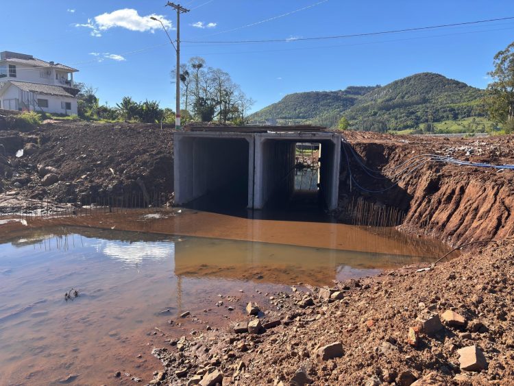 Macrodrenagem contra enchentes avança em duas frentes