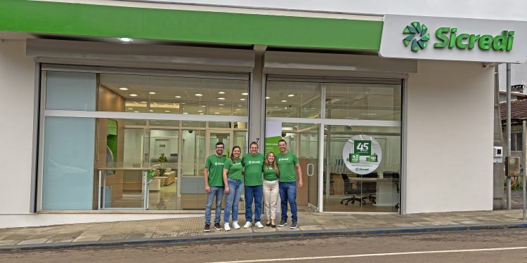 Sicredi reinaugura agência em Relvado