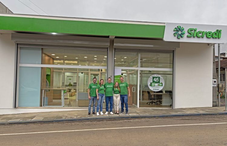 Sicredi reinaugura agência em Relvado