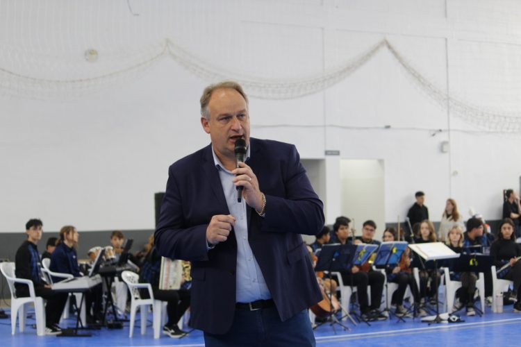 Roca Sales realiza Ato Cívico Municipal em celebração à cidadania e à história