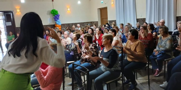 Tempo de Cuidar promove encontro com ervas, memórias, autoestima e descontração em Roca Sales