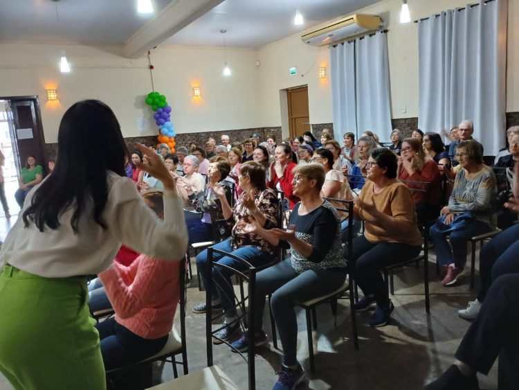 Tempo de Cuidar promove encontro com ervas, memórias, autoestima e descontração em Roca Sales