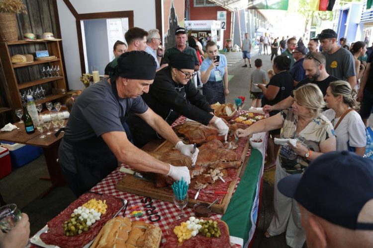 Edição passada teve degustações gastronômicas (Divulgação)
