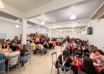 ENCANTADO – Jantar beneficente reúne cerca de 200 pessoas em prol do HBST