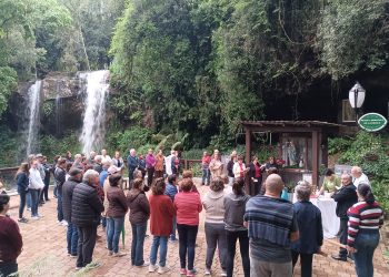 RELVADO – Procissão pelo Caminho da Fé e Devoção e missa na Gruta marcam celebração de Nossa Senhora Aparecida em Relvado