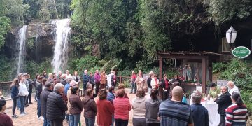 RELVADO – Procissão pelo Caminho da Fé e Devoção e missa na Gruta marcam celebração de Nossa Senhora Aparecida em Relvado