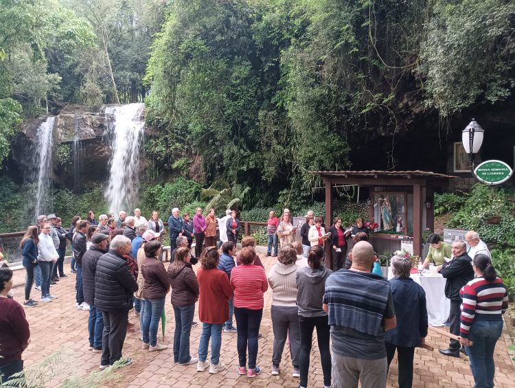 RELVADO – Procissão pelo Caminho da Fé e Devoção e missa na Gruta marcam celebração de Nossa Senhora Aparecida em Relvado