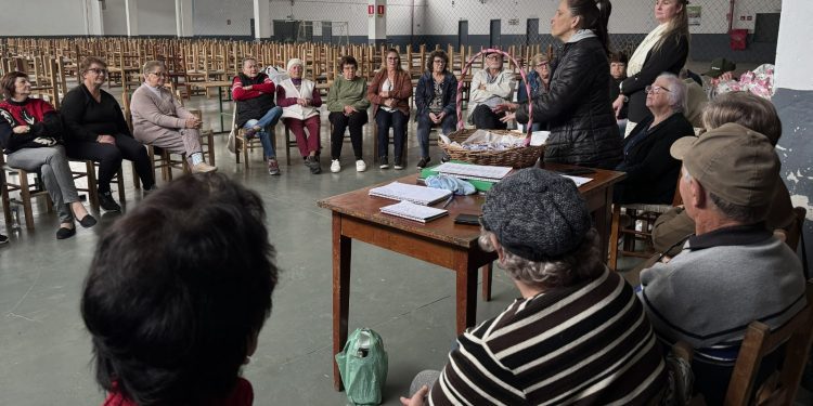 Além de promover a integração e a participação social, os grupos de convivência são espaços de escuta e acolhimento