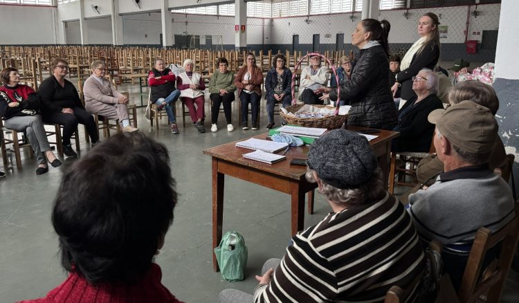 Além de promover a integração e a participação social, os grupos de convivência são espaços de escuta e acolhimento