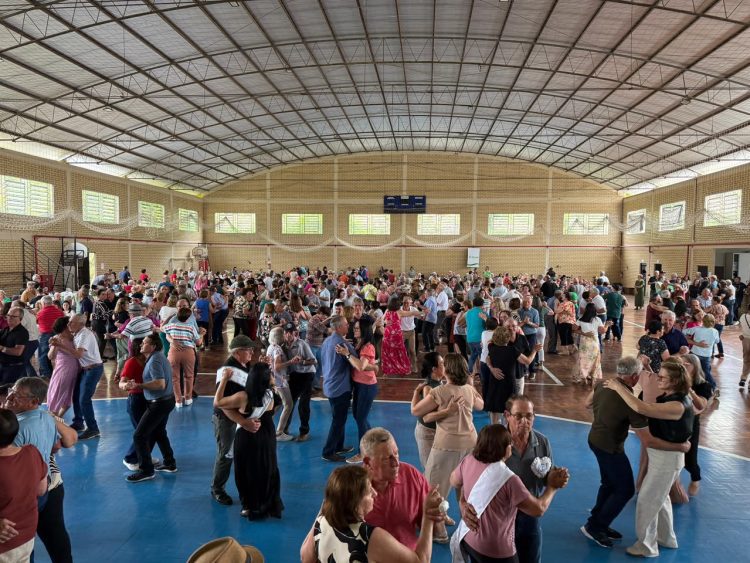 RELVADO – Município recebe Baile Regional da Terceira Idade neste sábado