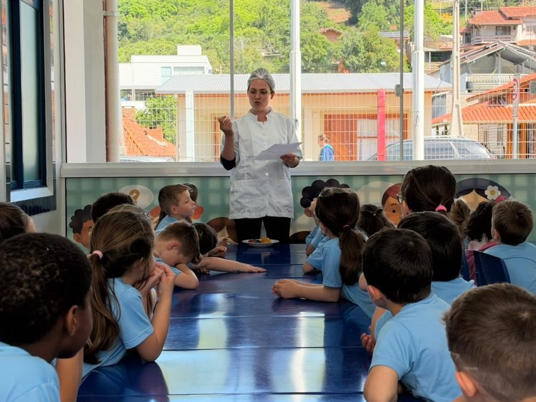 RELVADO – Atividade na EMEI Amiguinhos da Natureza incentiva alimentação saudável desde a infância