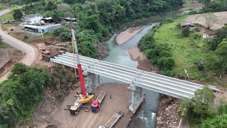 RELVADO/ENCANTADO – Nova ponte sobre o Arroio Jacaré chega a 70% de execução
