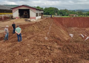 CRUZEIRO DO SUL – Granja de suínos inicia construção de biodigestor com investimento de R$ 500 mil