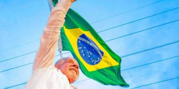 BRASIL – Lula é reeleito presidente; prorrogação da votação gera contestação