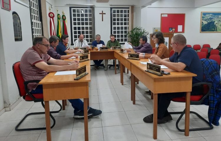 rojeto aprovado prevê R$ 300 mil serão destinados à Saúde, R$ 85 mil à Administração e R$ 30 mil à Educação.